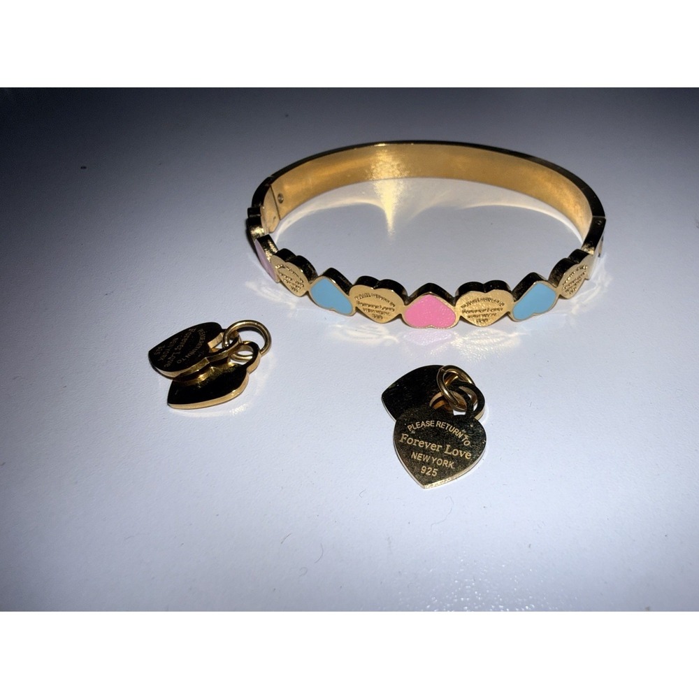 Forever Love New York Bangle Clasp And 2 Charms Pink Blue Gold